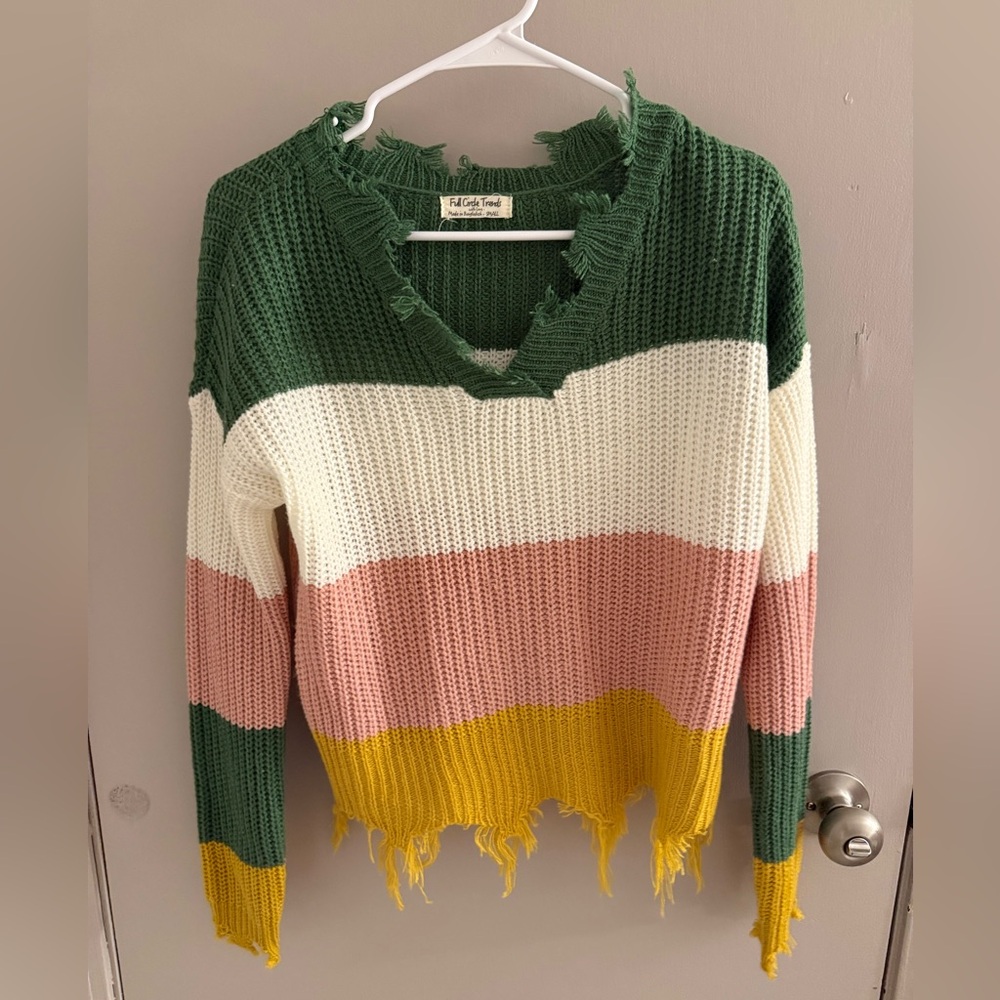 Green and Cream V-Neck Sweater with Ribbed Knit Texture